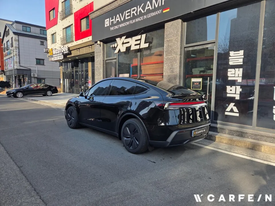 Tesla Teslaのカーフィルム施工事例|費用目安・仕上がり 施工写真 3-3