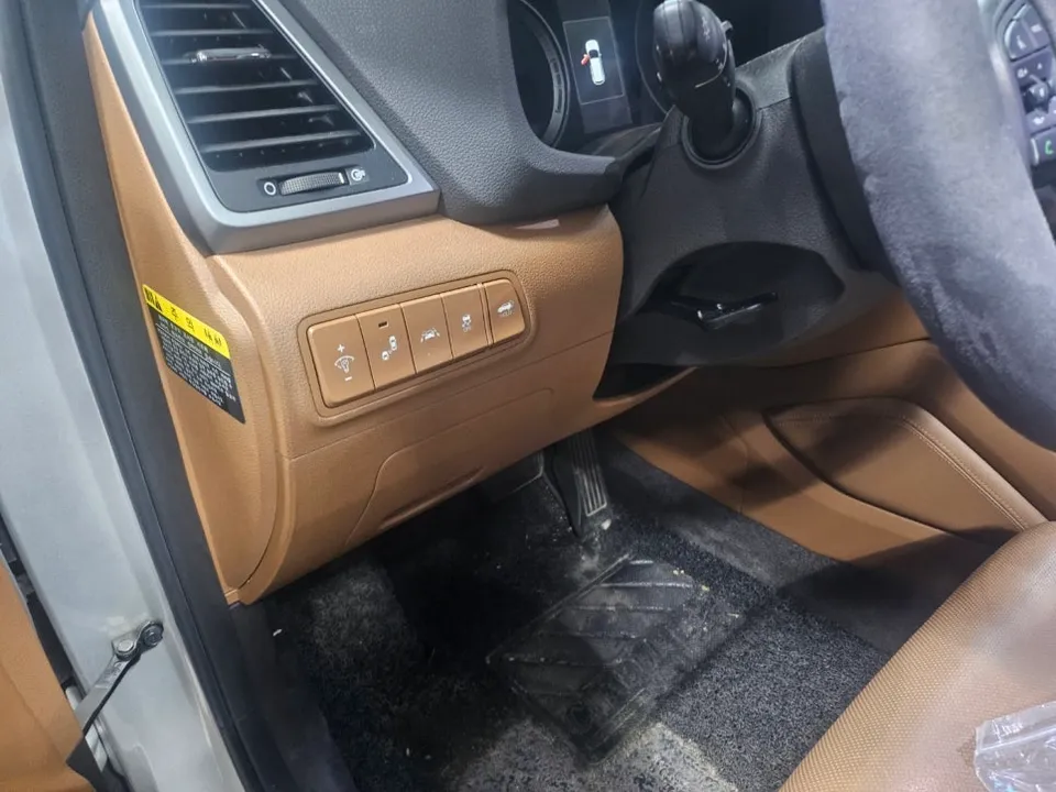 Hyundai Tucsonのカーフィルム施工事例｜費用目安・仕上がり 施工写真 1-2