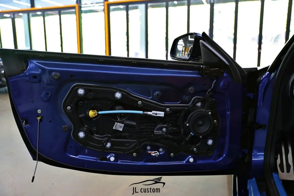 BMW Z4のカーオーディオ施工事例 施工写真 3-1