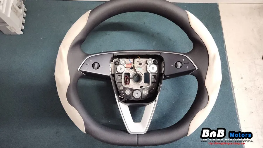 Tesla Model Y steering wheel - Tesla Model Y Steering Wheel Customization Review photo 5