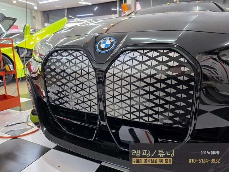 BMW i4のカーラッピング事例|グリル部分のカスタム 施工写真 2-2