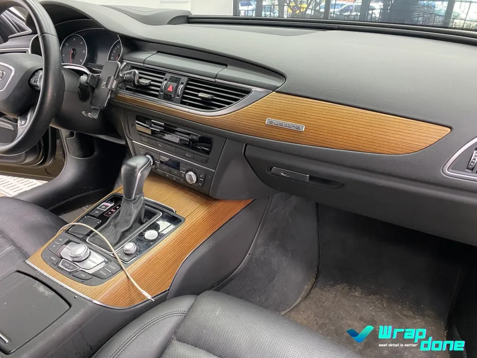 Audi A6のカーラッピング事例|室内ドレスアップ 施工写真 2-3