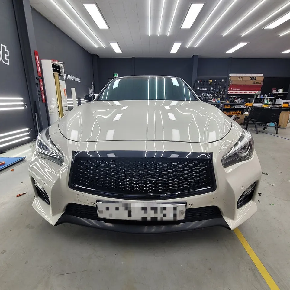 Infiniti Q50のグリル交換&サイドスカートラッピング事例 施工写真 3-1