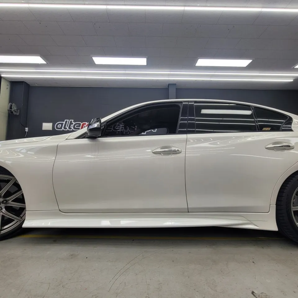Infiniti Q50のグリル交換&サイドスカートラッピング事例 施工写真 1-2