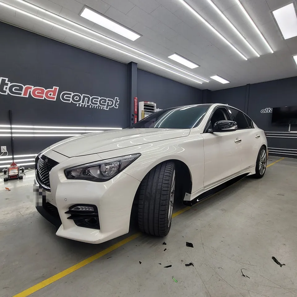 Infiniti Q50のグリル交換&サイドスカートラッピング事例 施工写真 2-2