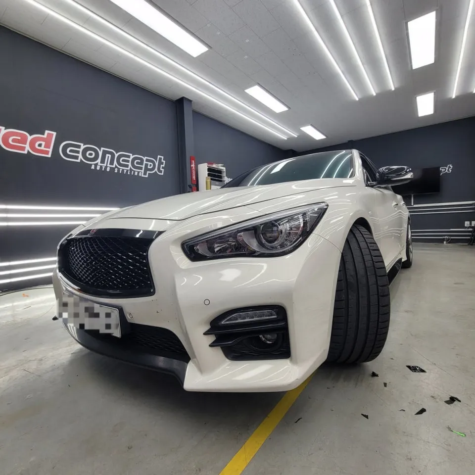Infiniti Q50のグリル交換&サイドスカートラッピング事例 施工写真 3-2