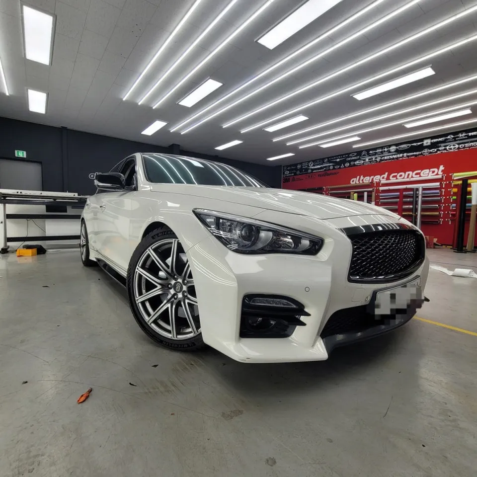Infiniti Q50のグリル交換&サイドスカートラッピング事例 施工写真 1-3