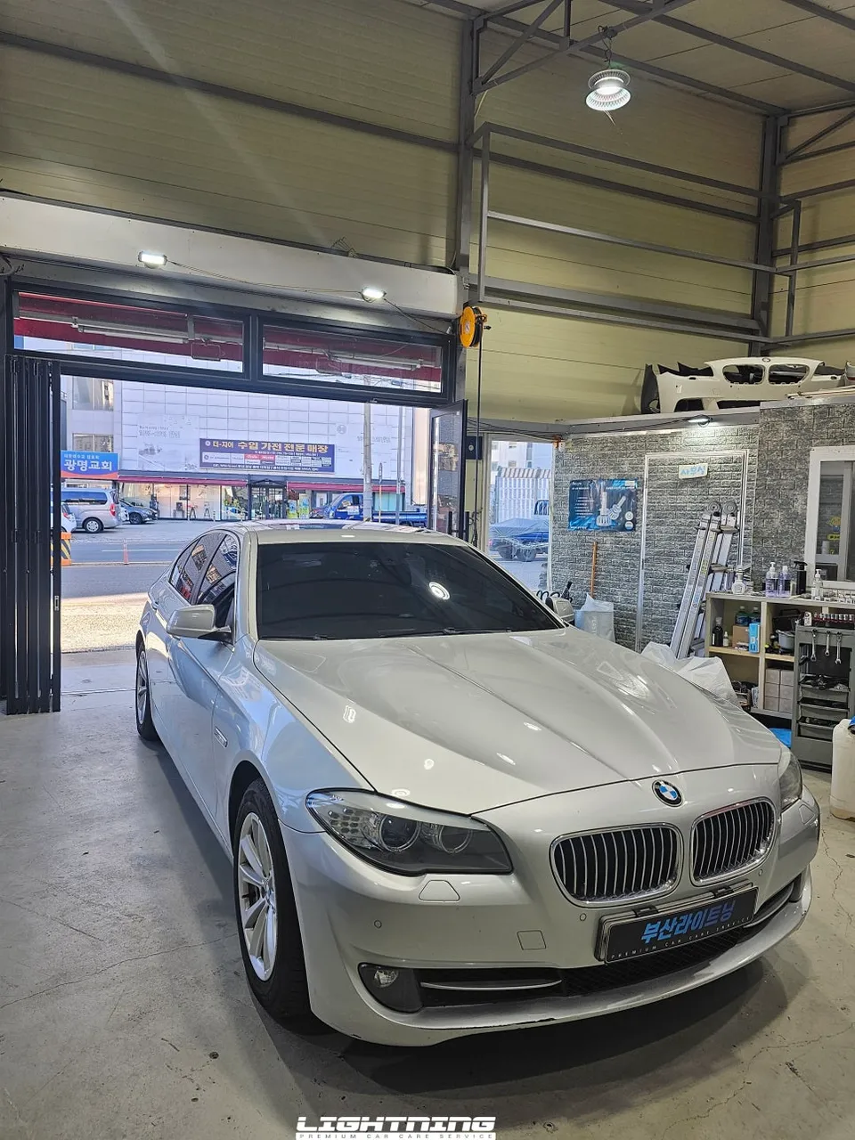 BMW 5 Seriesのガラスコーティング事例 施工写真 3-1