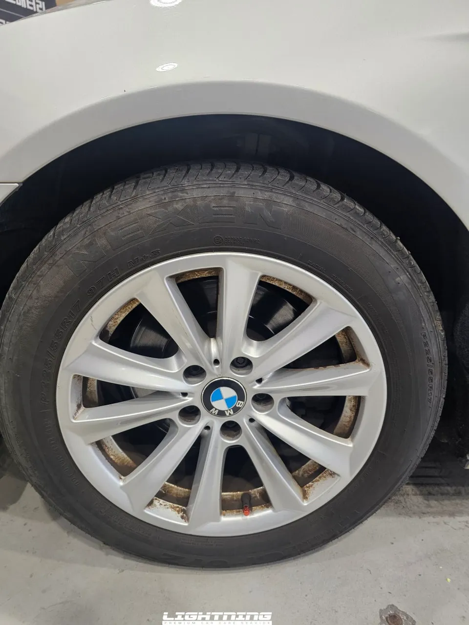BMW 5 Seriesのガラスコーティング事例 施工写真 3-2