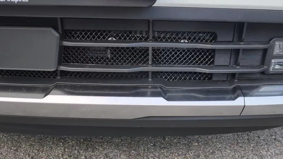 Kia Carnival KA4 body kit - Kia Carnival KA4 Body Kit Installation Review photo 3