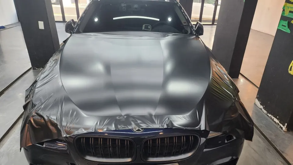 BMW 5 Series F10 サテンブラックラッピング事例 施工写真 2-2