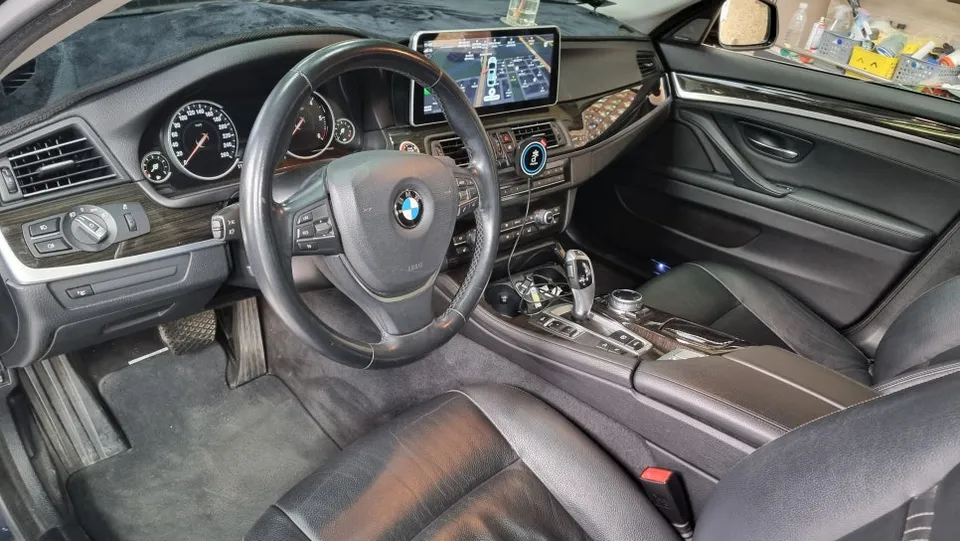 BMW 5 Series interior customization - BMW 5 Series Forged Carbon Hydrographics Review — Enhanced Luxury photo 4