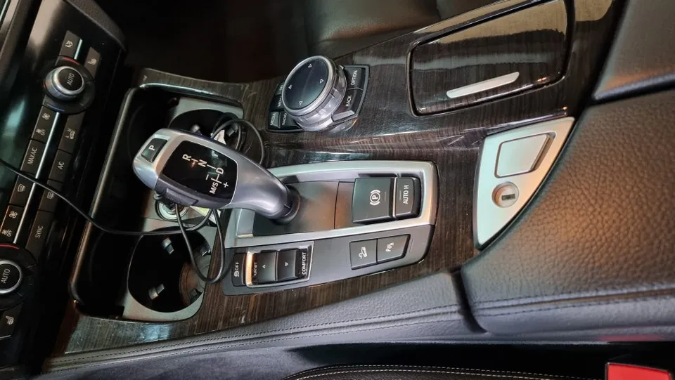 BMW 5 Series interior customization - BMW 5 Series Forged Carbon Hydrographics Review — Enhanced Luxury photo 5