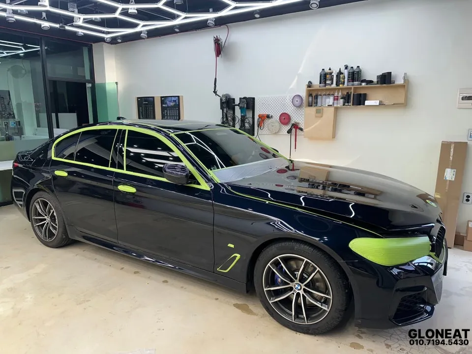 BMW 5 Seriesのガラスコーティング事例|費用目安・仕上がり 施工写真 1-2