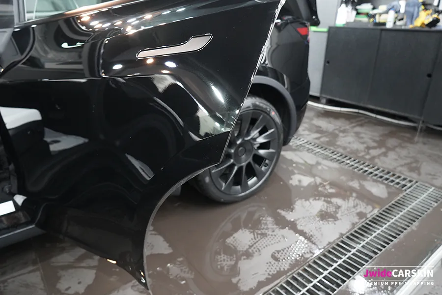 Tesla Model YのPPF施工事例|費用目安と仕上がり 施工写真 3-1