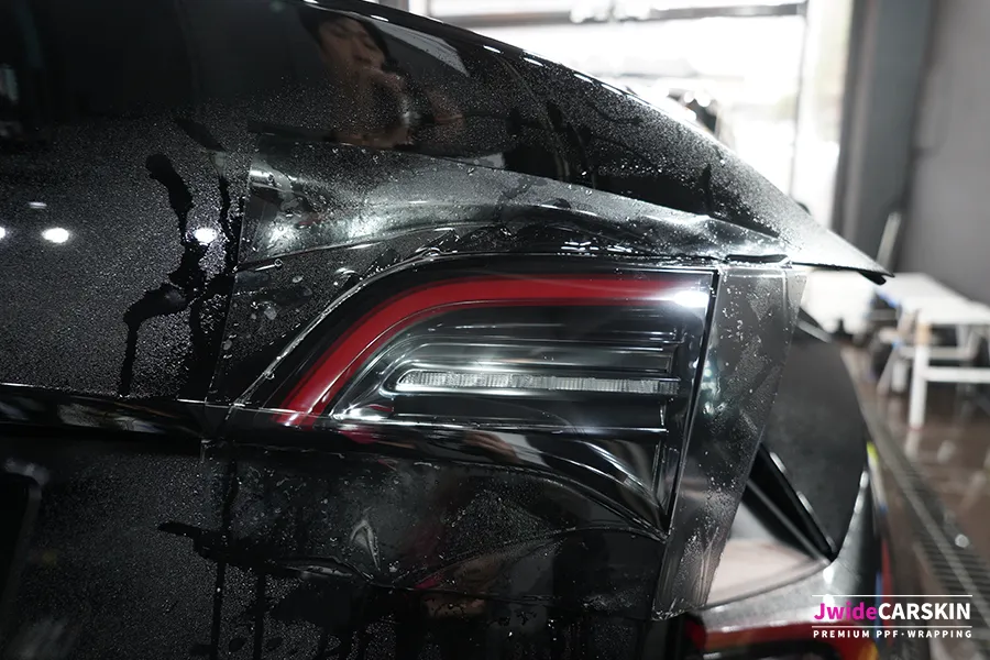 Tesla Model YのPPF施工事例|費用目安と仕上がり 施工写真 3-2