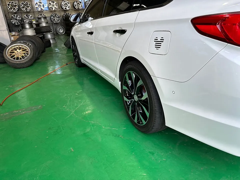 Hyundai Sonataのホイールリペア・塗装事例 施工写真 3-1