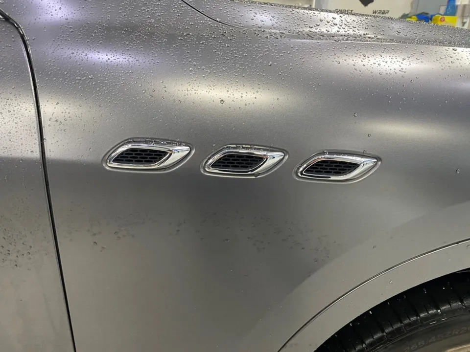 Maserati Levanteのカーラッピング事例｜費用目安・仕上がり 施工写真 3-1
