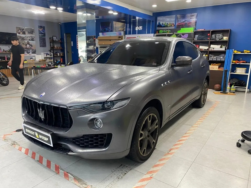 Maserati Levanteのカーラッピング事例｜費用目安・仕上がり 施工写真 2-2