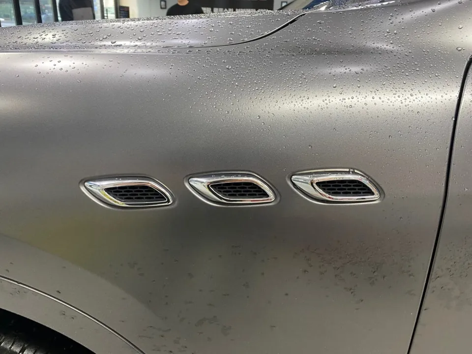 Maserati Levanteのカーラッピング事例｜費用目安・仕上がり 施工写真 3-2
