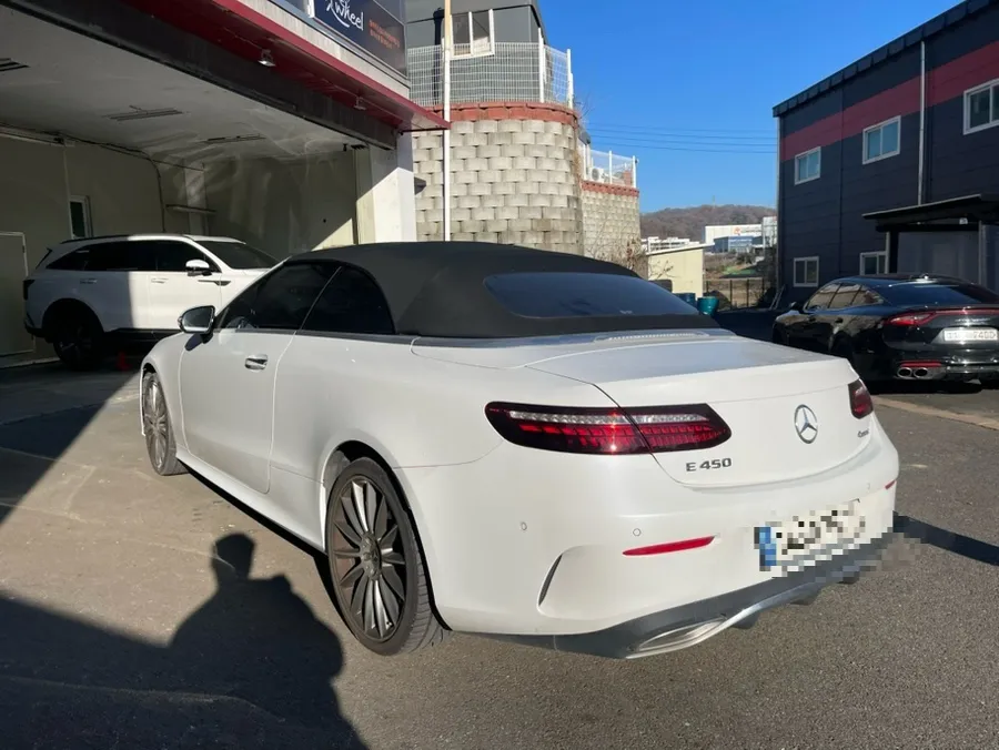 Mercedes-Benz E-Class Cabrioletのホイールリペア・塗装事例 施工写真 3