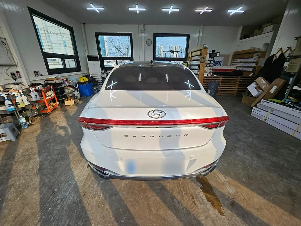 Hyundai The New Grandeur カーフィルム施工事例｜熱遮断効果 施工写真 3-1