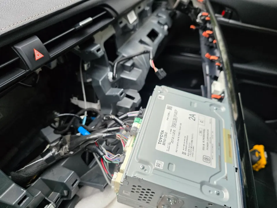 Toyota CamryのAndroid Auto・CarPlay取付事例 施工写真 4