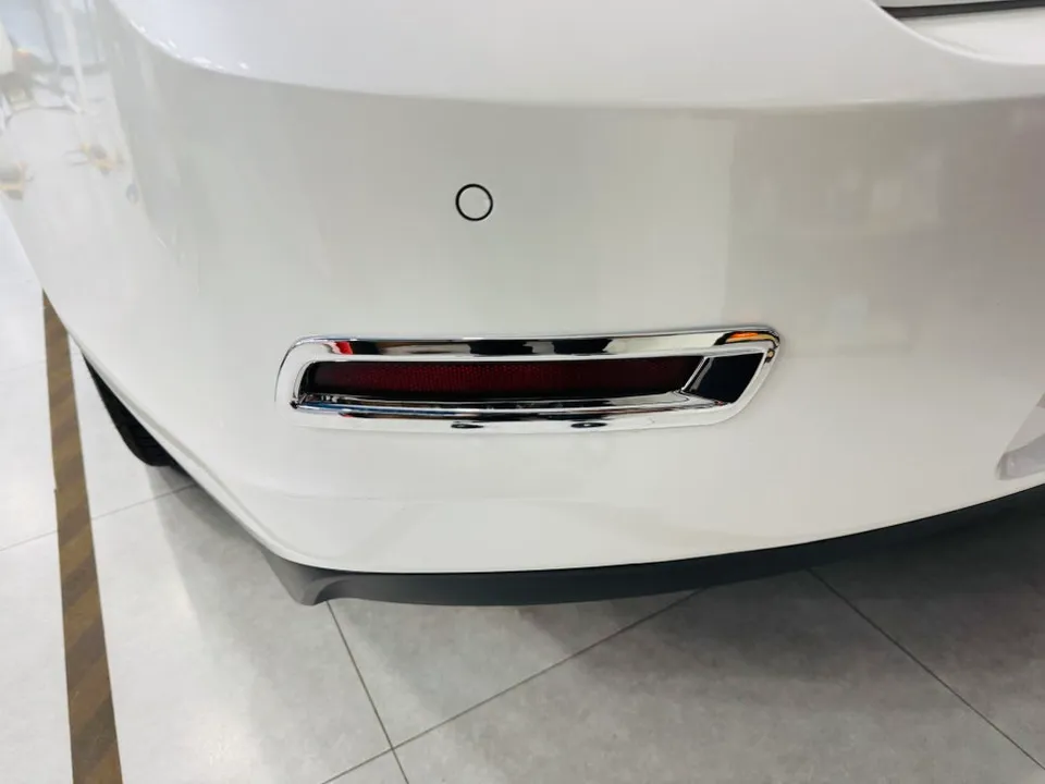 Chevrolet Malibuのカーラッピング事例｜クローム除去＆ピラー交換 施工写真 3-2