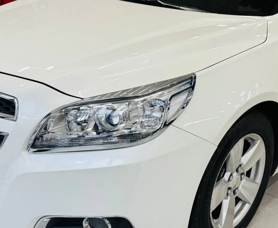 Chevrolet Malibuのカーラッピング事例｜クローム除去＆ピラー交換 施工写真 1-3