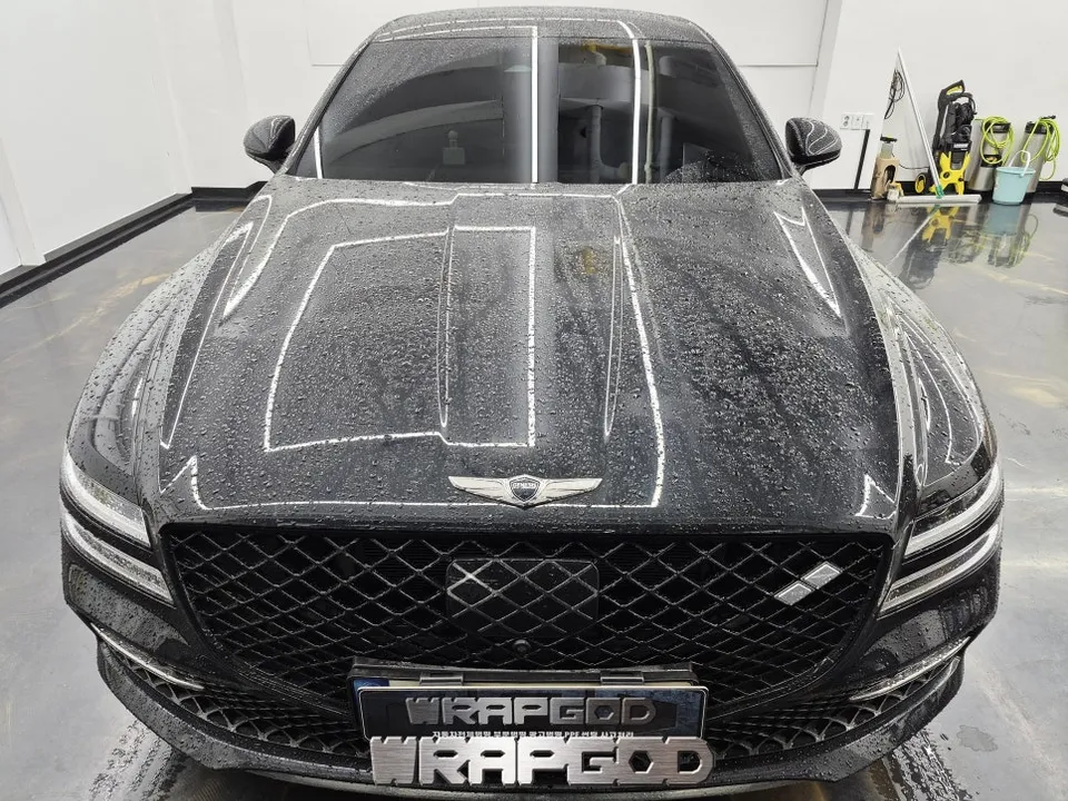 Genesis G80のカーラッピング事例｜クローム除去とライトフィルム 写真