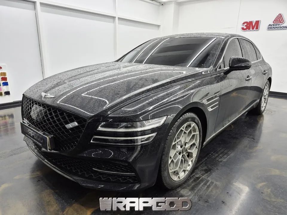 Genesis G80のカーラッピング事例｜クローム除去とライトフィルム 施工写真 2-1