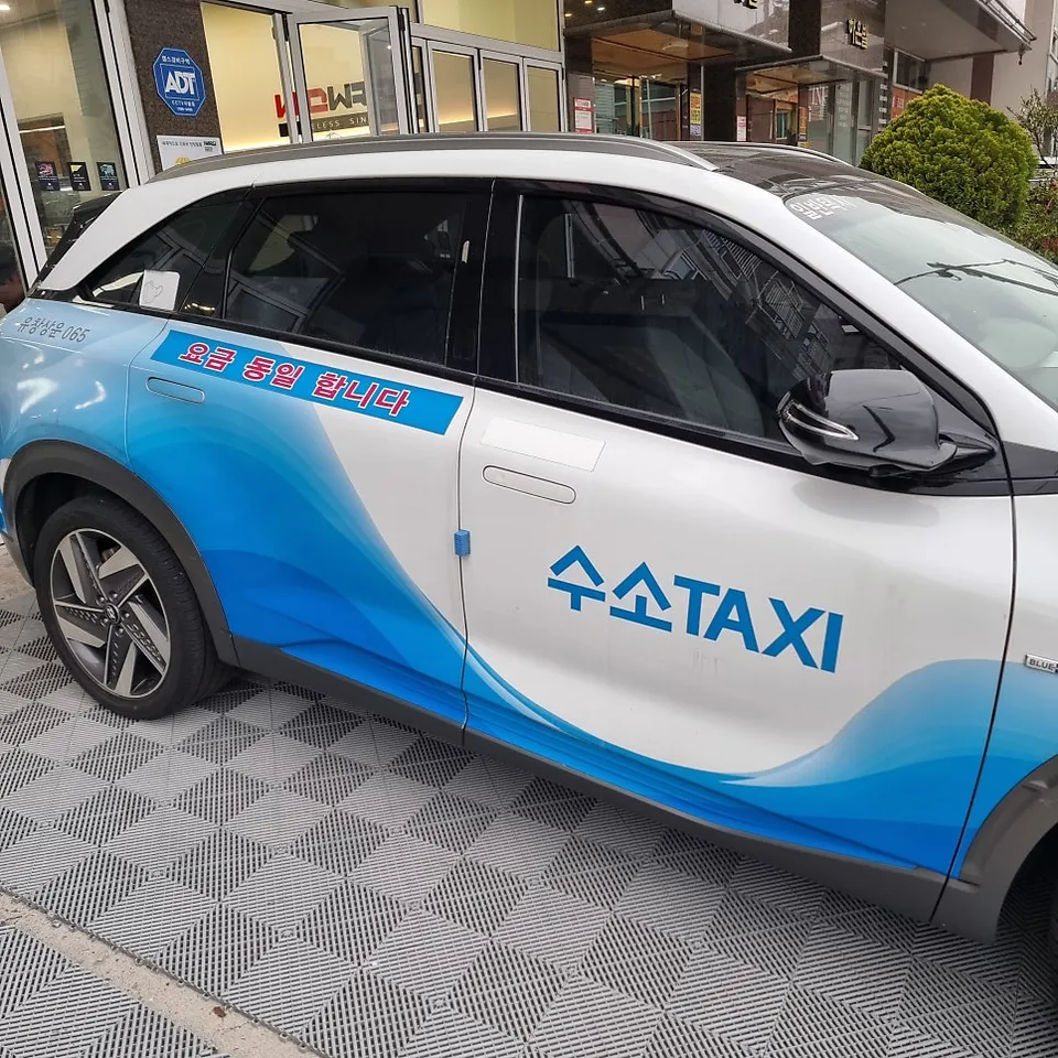 Hyundai NEXOのカーラッピング事例:ミリタリー仕様への変身 施工写真 2-1