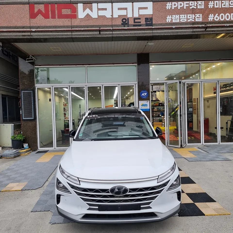 Hyundai NEXOのカーラッピング事例:ミリタリー仕様への変身 施工写真 5-1