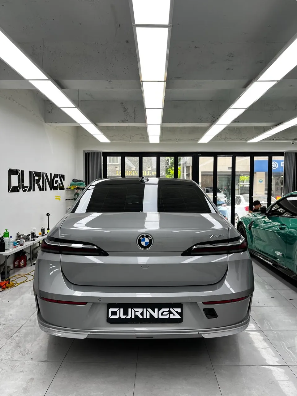 BMW 7 Seriesのカーラッピング事例｜費用目安・仕上がり 施工写真 2-1