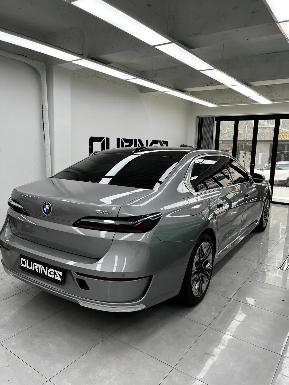 BMW 7 Seriesのカーラッピング事例｜費用目安・仕上がり 施工写真 2-2