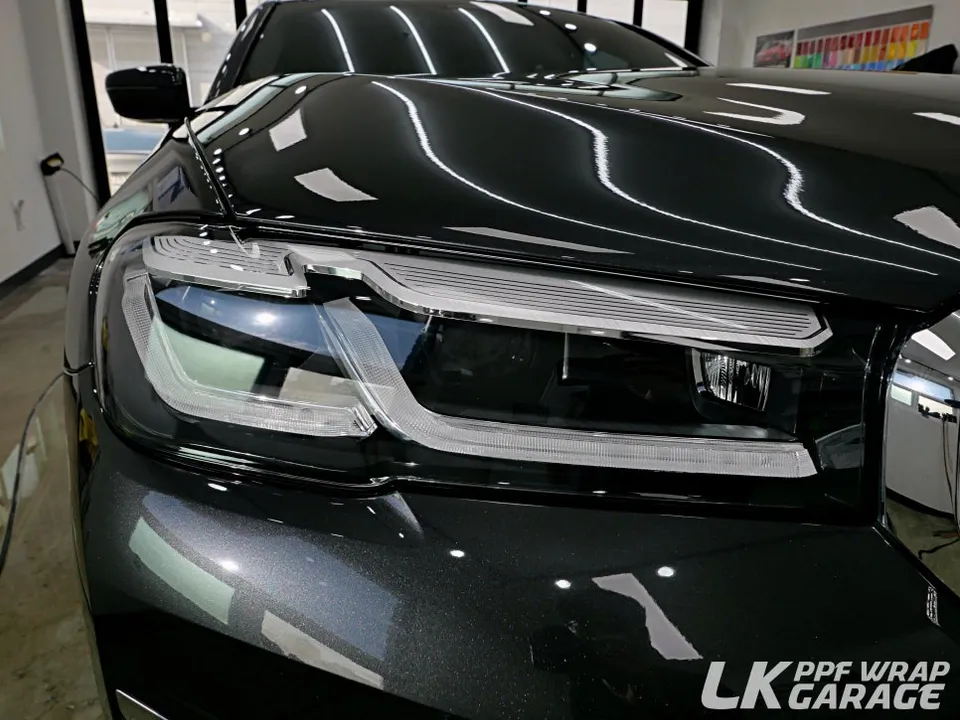 BMW 5 SeriesのPPF施工事例|フロントバンパー保護 施工写真 3-1