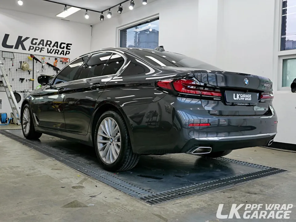BMW 5 SeriesのPPF施工事例|フロントバンパー保護 施工写真 1-3