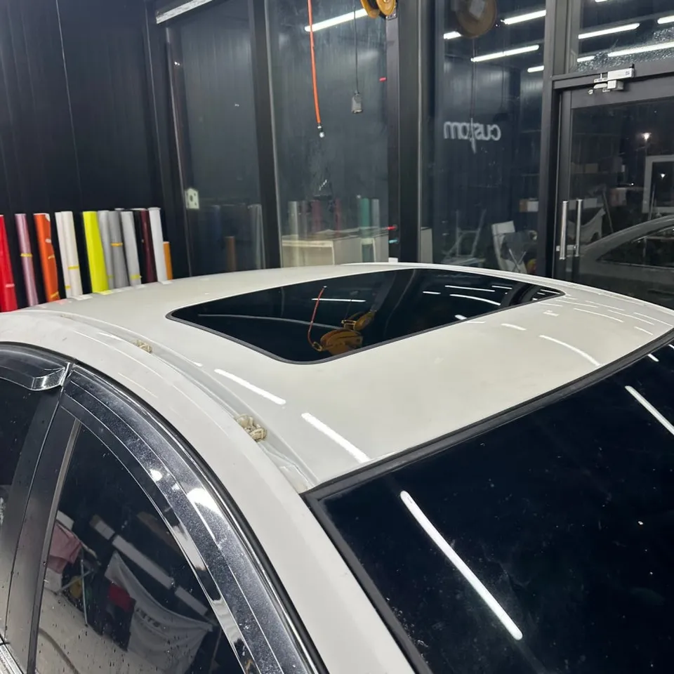 Chevrolet Cruzeのカーラッピング事例｜6年経過ルーフ再施工 施工写真 2-3