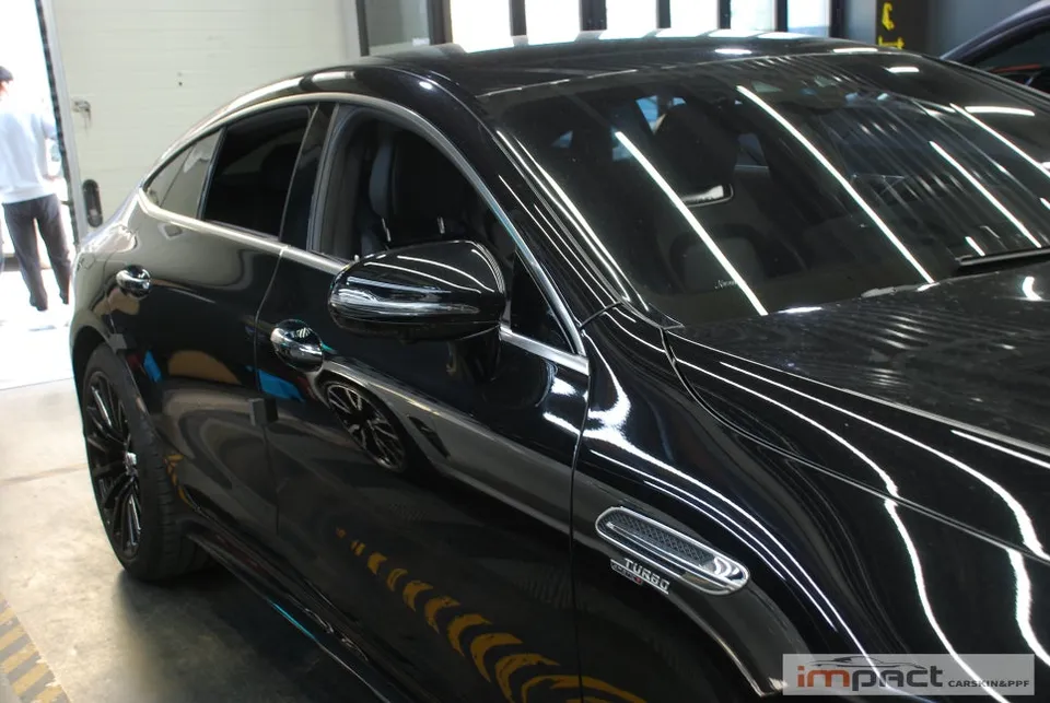Mercedes-Benz AMG GT 43 カーラッピング事例|オールブラック化 施工写真 2-1
