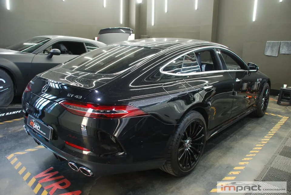 Mercedes-Benz AMG GT 43 カーラッピング事例|オールブラック化 施工写真 1-2