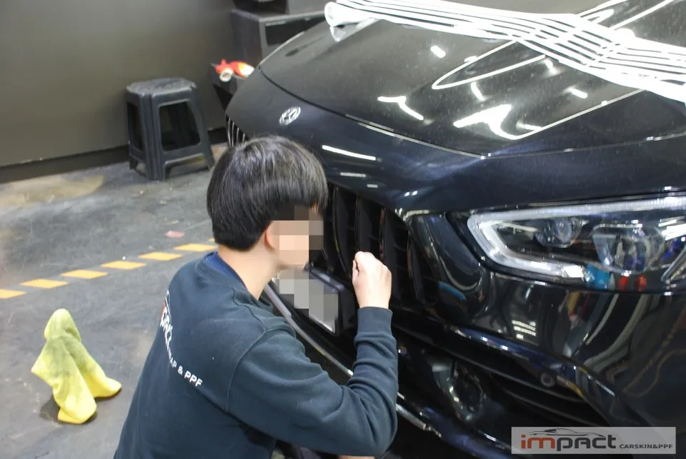 Mercedes-Benz AMG GT 43 カーラッピング事例|オールブラック化 施工写真 2-3