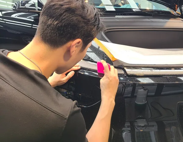 Tesla Model YのPPF施工事例｜費用目安と仕上がり 施工写真 3-1