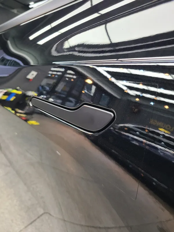 Tesla Model YのPPF施工事例｜費用目安と仕上がり 施工写真 1-2