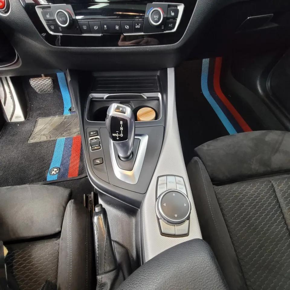 BMW 1シリーズ F20のカーラッピング事例｜実例紹介 施工写真 4-2