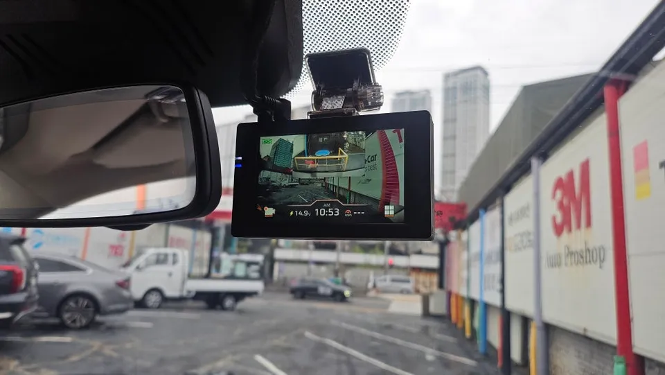 BMW X5 Dash Cam Replacement Review: Upgrading from Stock After