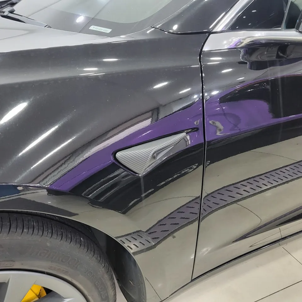 Tesla Model 3のカーラッピング事例：クローム除去で洗練された印象に 施工写真 3-3