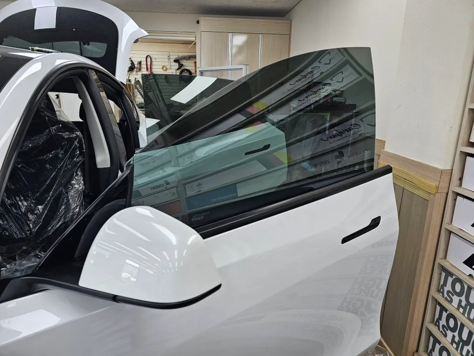 Tesla Model Y window tinting - Tesla Model Y Window Tinting Review: Huper Optik Classic + KBR Co photo 4