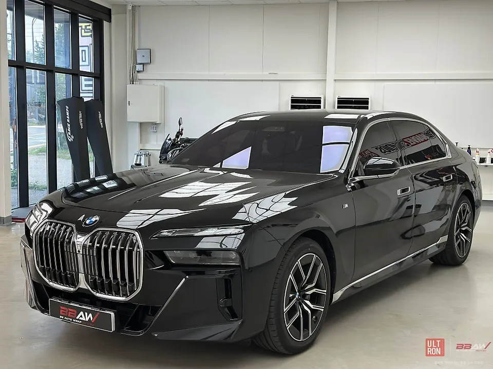 BMW 7 Series G70 カーラッピング事例｜クロームパーツのオールブラック化 施工写真 1-1