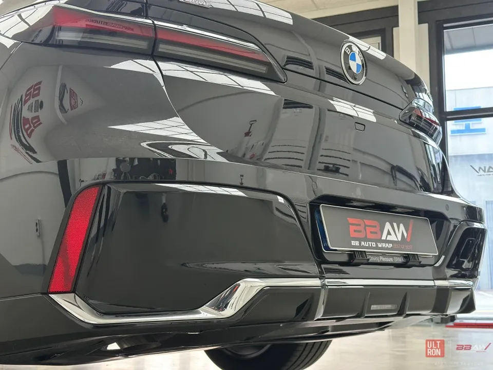 BMW 7 Series G70 カーラッピング事例｜クロームパーツのオールブラック化 施工写真 1-3