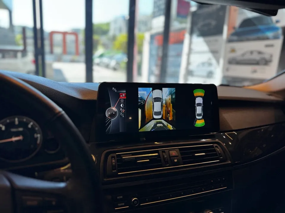 BMW 5 Series F10のAndroid Auto・CarPlay取付事例 施工写真 4-1